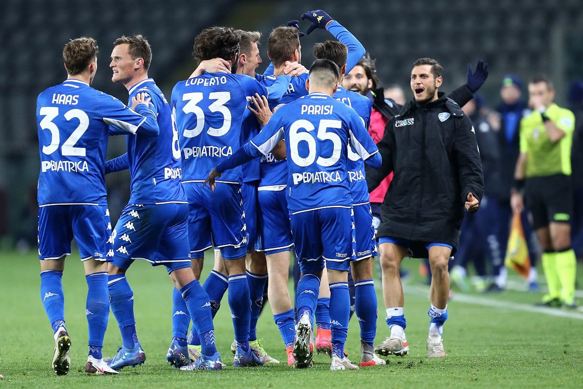 一方强调全 一方强调全